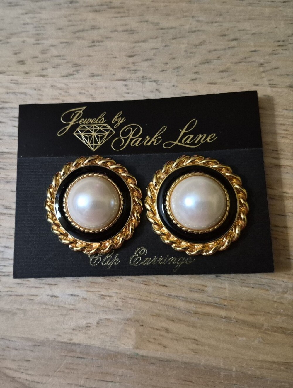 Vintage Park Lane Faux Pearl  Cabochon  Black Enamel  Gold Tone Clip On Earrings